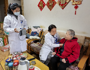 践行“敬老月”精神 传递医者温情——我院老年医学科医护团队上门慰问独居及失能老人